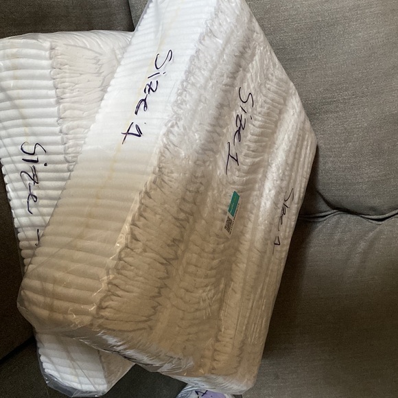 Unopened, NEVER USED PAMPERS size 1 diapers 168 total separated in 2 packs - Picture 3 of 3